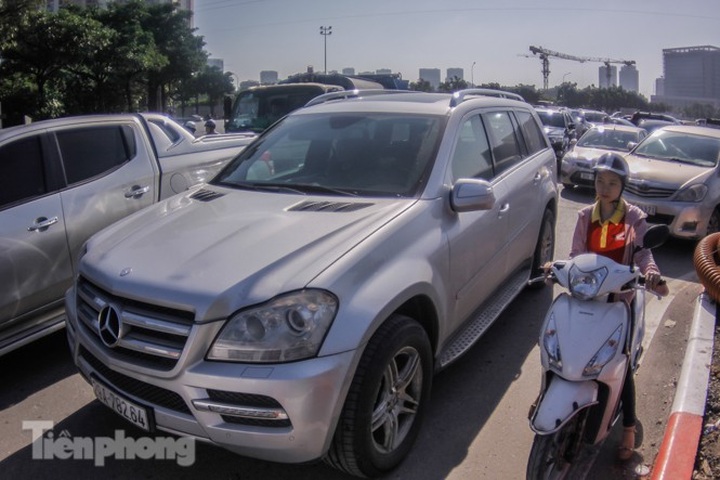 F1 construction work causes congestion - 3