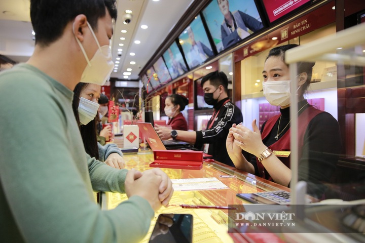 Busy gold shops ahead of the God of Wealth Day - 6