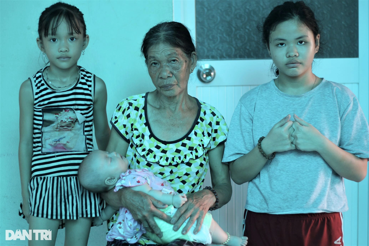 Ill single mum needs help to support four small children - 2