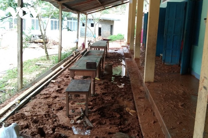 Hundreds of students unable to return to schools after floods - 1 Hundreds of students unable to return to schools after floods - 1