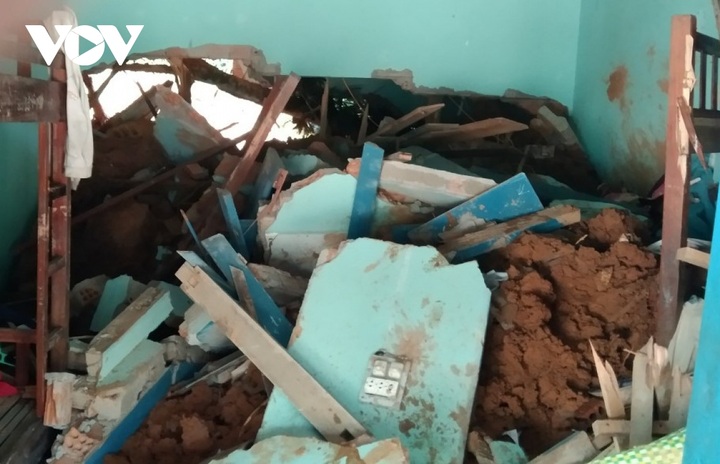 Hundreds of students unable to return to schools after floods - 2 Hundreds of students unable to return to schools after floods - 2