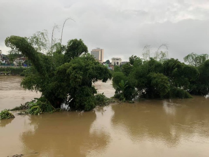 Red River water level rises as Chinese dam opens floodgates - 3
