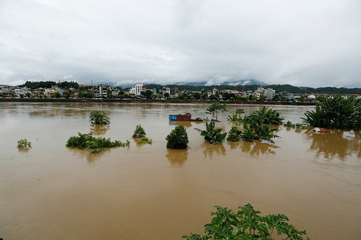 Red River water level rises as Chinese dam opens floodgates - 4
