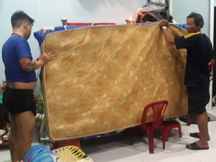 Hundreds of households evacuated as flood rose in Binh Dinh - 3