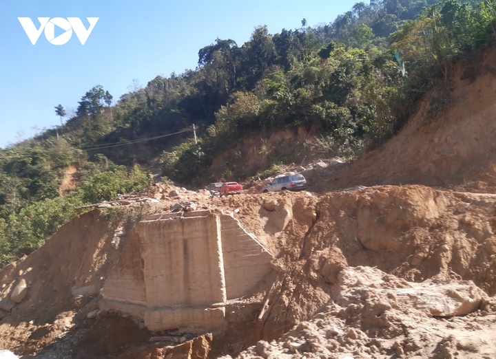 Quang Nam rebuilds lives after 2020 flooding - 1