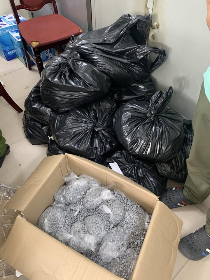 Four arrested in 179 kilo Hanoi airport Ecstasy bust - 2 Four arrested in 179 kilo Hanoi airport Ecstasy bust - 2