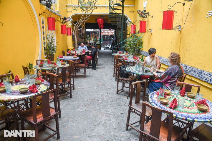 First busy day of Apple CEO Tim Cook in Hanoi - 2