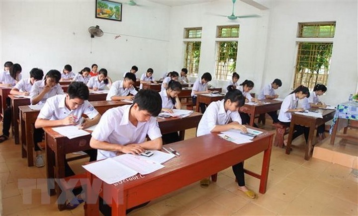 Many universities set English as admission criterion - 1 Many universities set English as admission criterion - 1