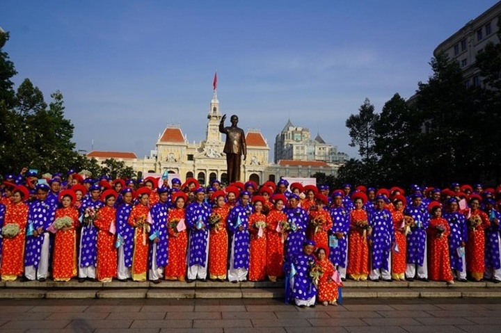 Ho Chi Minh City holds mass wedding for 82 couples on Women’s Day - 1