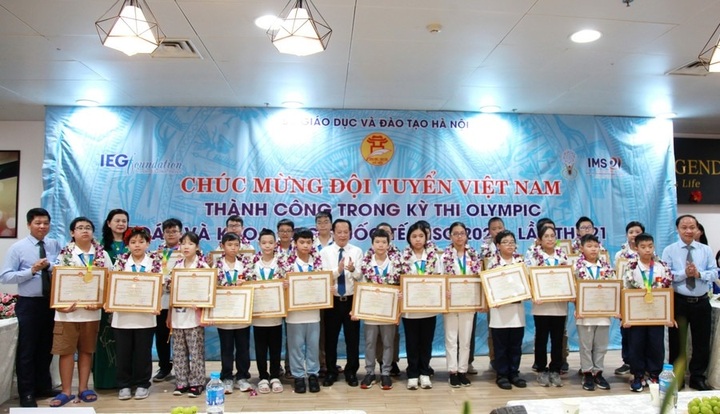 Vietnamese students excel at Int’l Mathematics and Science Olympiad - 1 Vietnamese students excel at Int’l Mathematics and Science Olympiad - 1