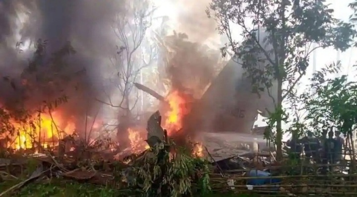 Some Philippine troops jump before military plane crashes in flames, killing at least 45 - 1