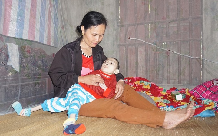 Mother wants to give cerebral-palsy son a better life - 1