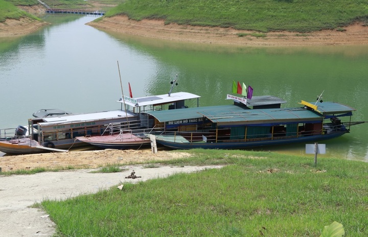 Accident on Thac Ba Lake kills one woman - 1 Accident on Thac Ba Lake kills one woman - 1