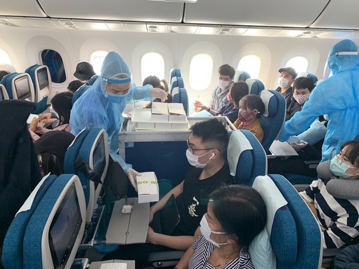 Hundreds of Vietnamese citizens repatriated - 1