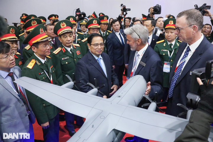Impressive performance of Su-30MK2 fighters at Vietnam International Defence Expo 2022 - 2