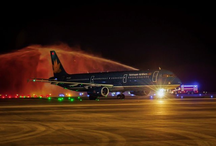 Vietnam Airlines debut South Korea flight lands to Van Don Airport - 1