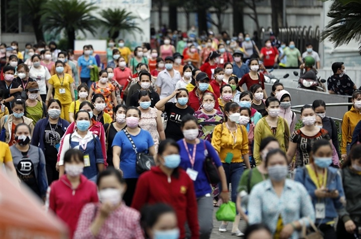 HCM City residents struggle as living costs rise, incomes stagnate - 1