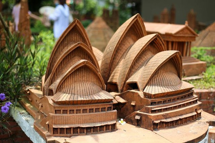 Famous landmarks featured at Hoi An terracotta park - 9