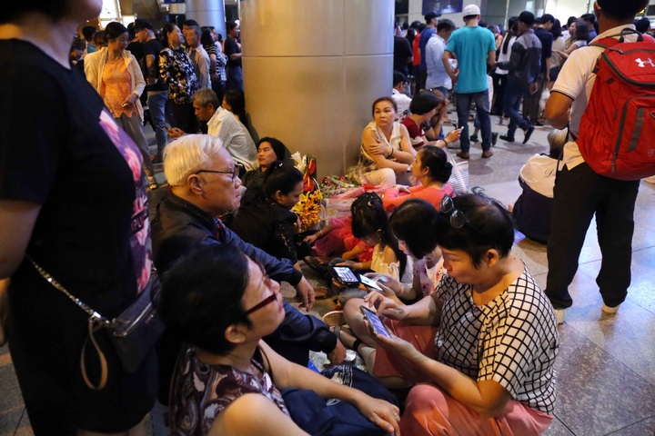 Tan Son Nhat Airport jammed again as Tet nears - 4 Tan Son Nhat Airport jammed again as Tet nears - 4