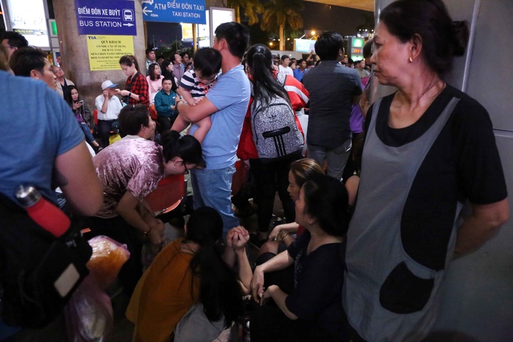Tan Son Nhat Airport jammed again as Tet nears - 5 Tan Son Nhat Airport jammed again as Tet nears - 5