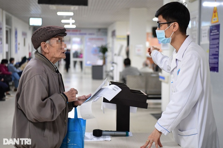Hanoi hospitals serve more patients amid cold weather - 1 Hanoi hospitals serve more patients amid cold weather - 1