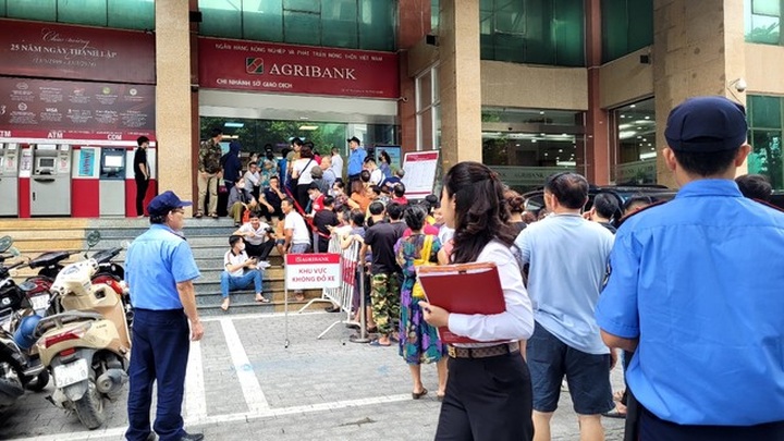 Customers registering to buy gold online via banks surge - 1 Customers registering to buy gold online via banks surge - 1