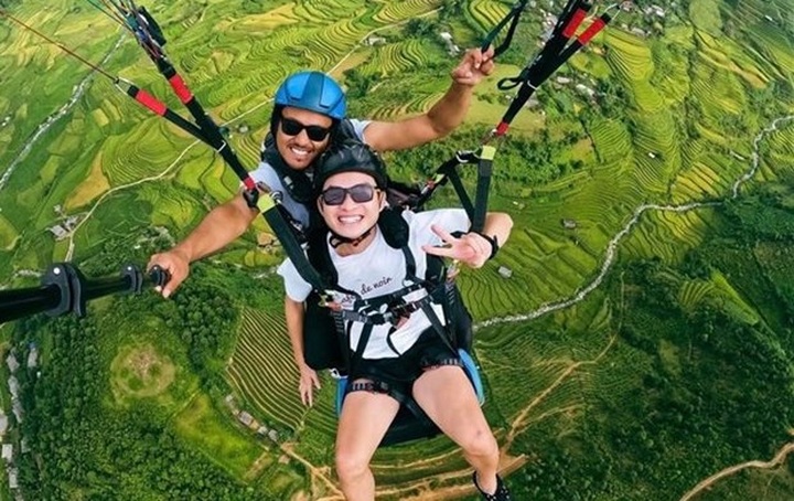 100 pilots join Khau Pha paragliding festival in Yen Bai - 1