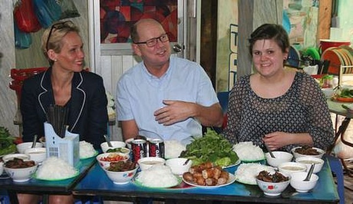 Foreign leaders enjoy Vietnamese food - 4