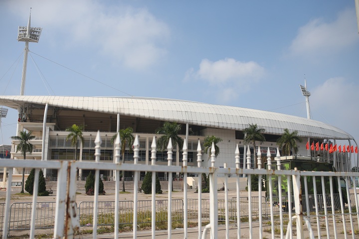 Football fans queue up for Vietnam-Thailand AFF Cup Final - 7 Football fans queue up for Vietnam-Thailand AFF Cup Final - 7