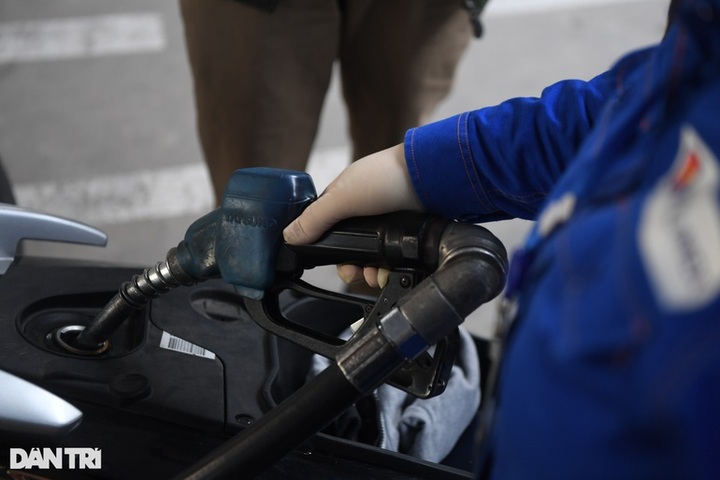 Petroleum prices continue increasing - 1