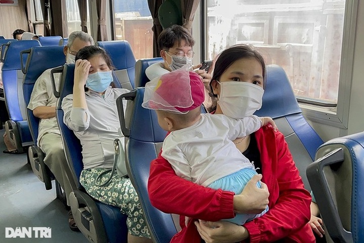 2,800 people in Quang Binh taken home from Covid-19 hotspots - 1