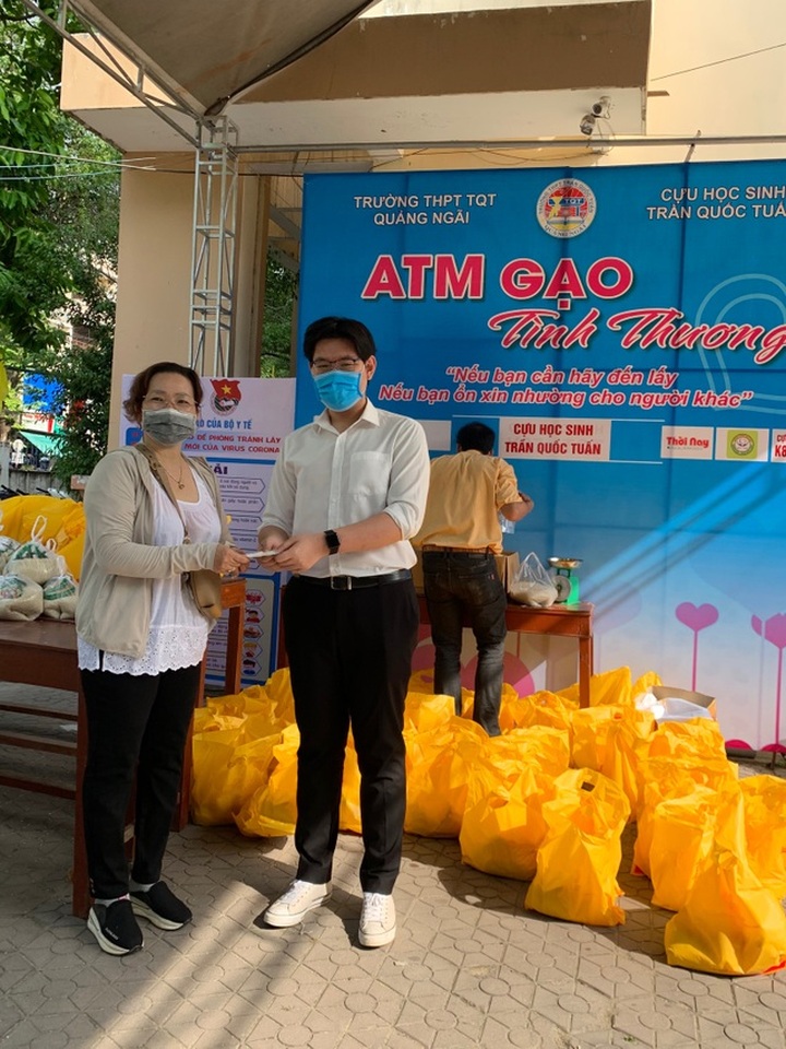 Quang Ngai student wins scholarships to 21 universities overseas - 2