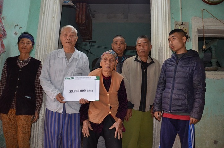 Old man gets help to raise mentally-ill family - 2 Old man gets help to raise mentally-ill family - 2