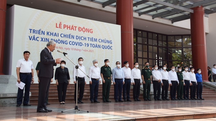 Vietnam launches largest-ever COVID-19 vaccination campaign - 1