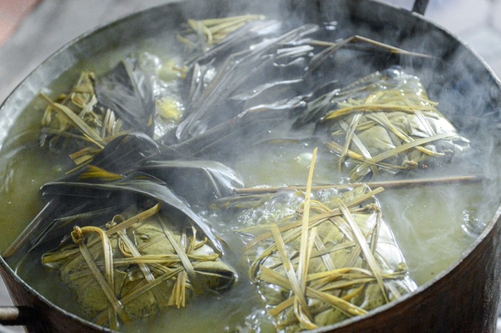 Hanoians cook Chung cakes through the night - 6 Hanoians cook Chung cakes through the night - 6