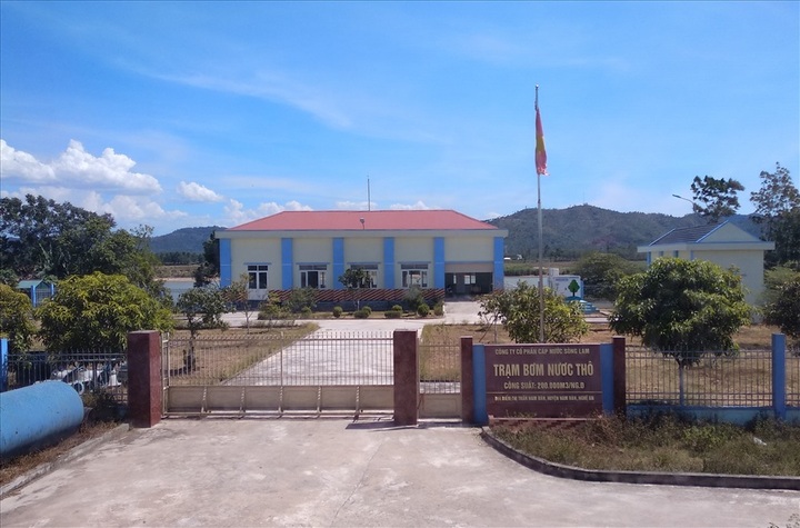 Nghe An faces water crisis as Dao River polluted - 1