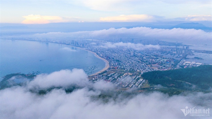 Son Tra Peninsula as the season changes - 7