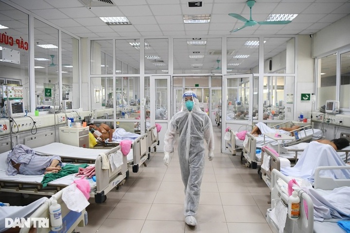 Daily Covid-19 infections continue rising in Vietnam - 1