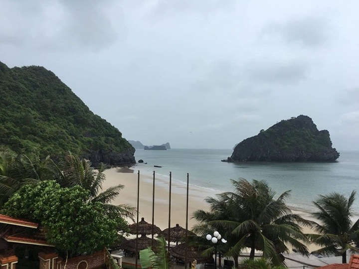 500 tourists stay on Cat Ba Island during storm - 1