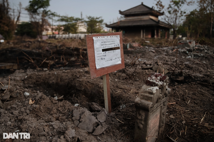 Thousands more graves relocated from HCM City cemetery - 3