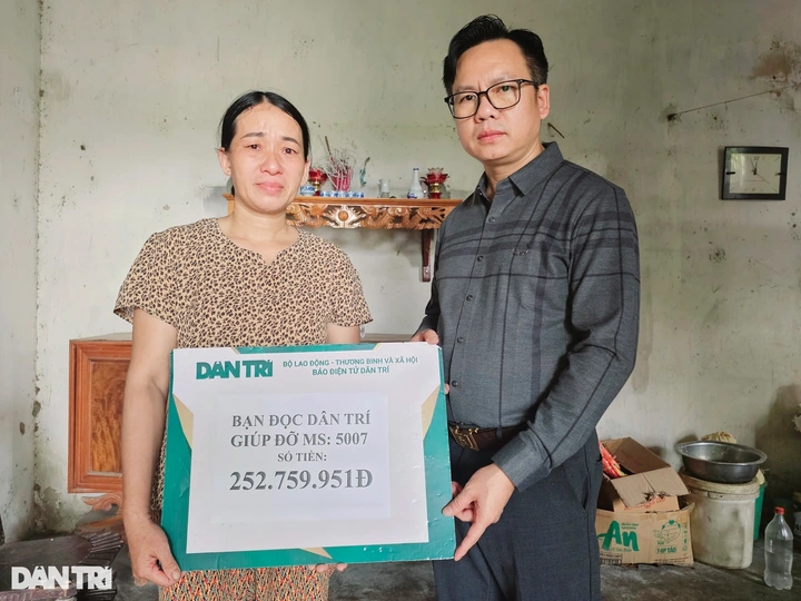 Nghe An couple receives nearly VND1.20 billion in donations to save ill son - 1 Nghe An couple receives nearly VND1.20 billion in donations to save ill son - 1