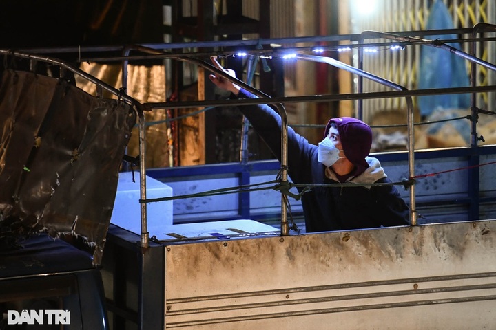 Hanoians fight off freezing temperature - 7