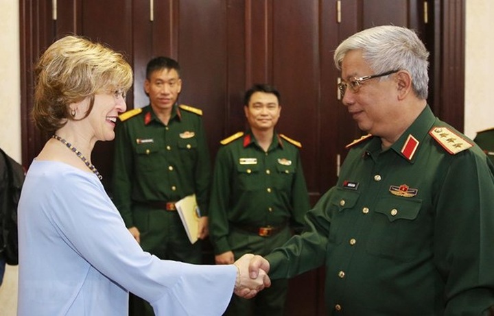 Vietnam calls for further support from USAID to handle post-war consequences - 1