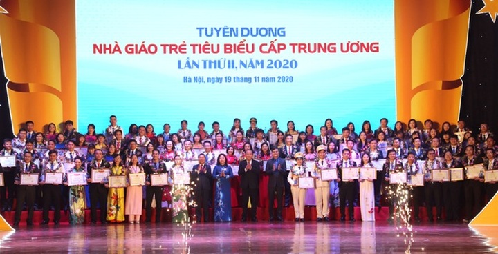 99 teachers honoured for outstanding achievements - 2 99 teachers honoured for outstanding achievements - 2