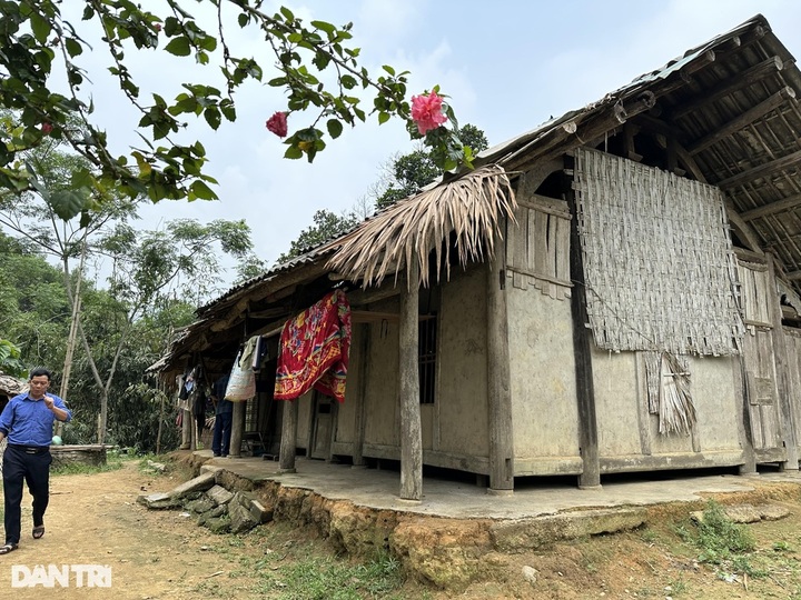 Poor commune seeks help to eradicate temporary houses - 3