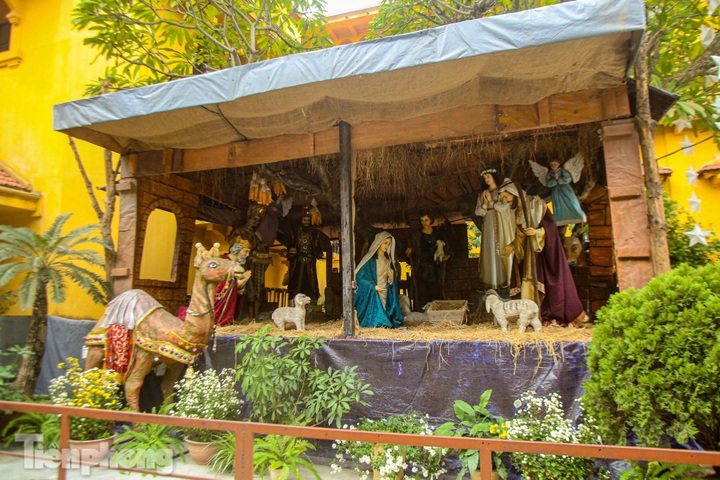 Hanoi churches covered with Christmas decorations - 8