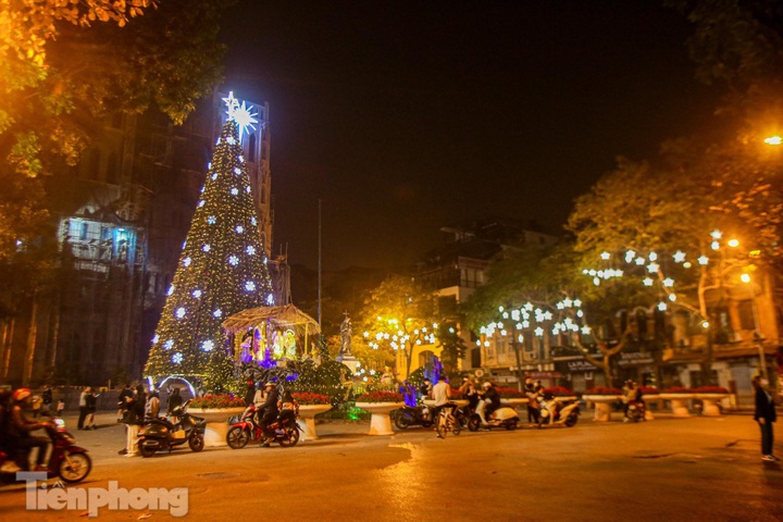 Hanoi churches covered with Christmas decorations - 6