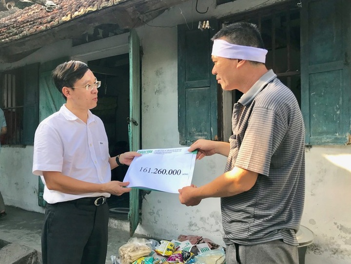 Readers help ill father raise small children - 1