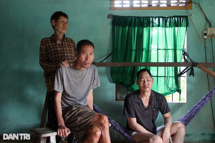 Elderly Phu Yen woman needs help to support disabled sons - 1 Elderly Phu Yen woman needs help to support disabled sons - 1