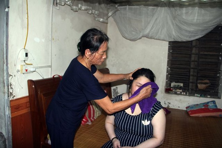 Unfortunate woman seeks to save husband and daughter - 2 Unfortunate woman seeks to save husband and daughter - 2